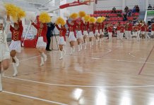 Publika uživala u defileu mažoretkinja