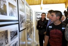 Srednjoškolci na izložbi o ratnim događajima na Sarajevsko-romanijskoj regiji