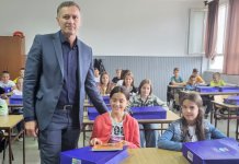 Pokloni za prvačiće i udžbenici za učenike od petog do devetog razreda