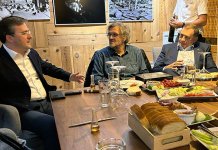 Kusturica dočekao Dodika i Selakovića u Drvengradu