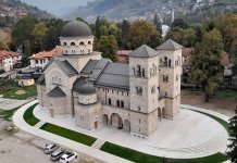 Veličanstven polijelej obasjao i ukrasio svetosavski hram