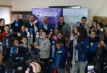 Mladima podijeljeno 50 pari skija