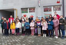 Uručena obuća i odjeća djeci iz Kosovske Kamenice