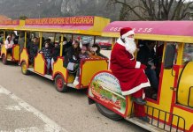 Djed Mraz stigao zip-lajnom