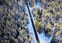 Zasniježen kolovoz u višim krajevima, oprezno zbog poledice