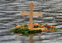 На Богојављење пливање за Часни крст