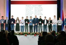 Dodik: Najdraža priznanja uručena najboljim učenicima