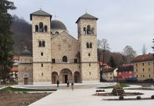 Pijukanje i lomljenje česnice – istorijski Badnji dan za Čelebiće