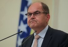 Американци затражили да се сутра обрати и Шмит