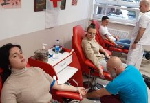 Više od 50 učenika i nastavnika dalo krv