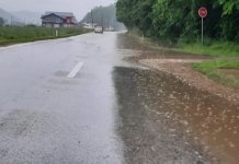 Zbog vode obustave saobraćaja na više dionica u zapadnim krajevima