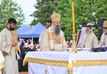 Patrijarh Porfirije osveštao spomen-kapelu, u toku liturgija