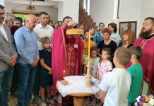Služena liturgija i položeno cvijeće na grob malog Slobodana