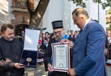 Додик даровао часни крст епископу Лукијану