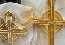 Освештани крстови и звона новог храма