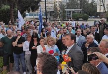 Одржан скуп пред народном скупштином