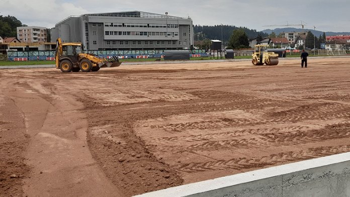 radovi-teren-s-vjestackom-travom4-sep-23