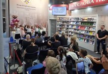 Десетогодишња Ена Вуковић промовисала збирку пјесама на штанду Српске