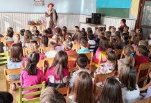 Првакиња Драме Народног позоришта одушевила соколачке малишане