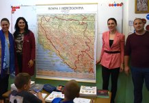 Основној школи дониране географске карте и лаптопи