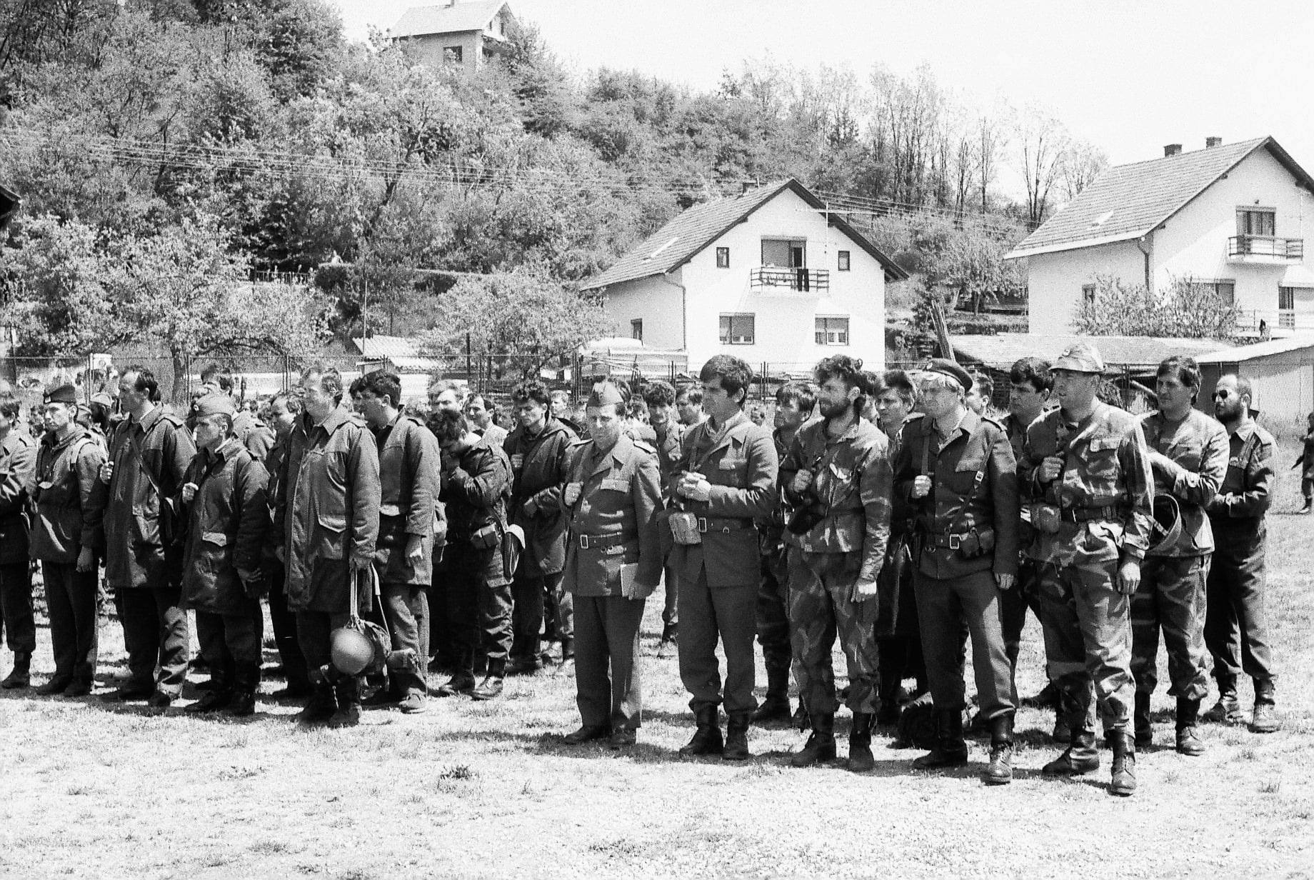 Постројавање припадника ВРС у Палама 1992. године.