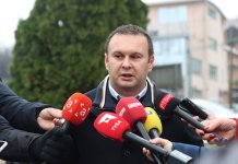 Млади политичари не треба да граде каријеру нападима на други народ