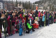 Дјеци подијељено 100 пари скија