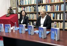 Читаоцима представљен роман „Загледана у стијену“