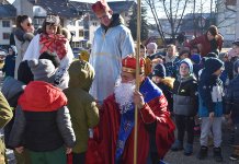 Свети Никола обрадовао дјецу слаткишима