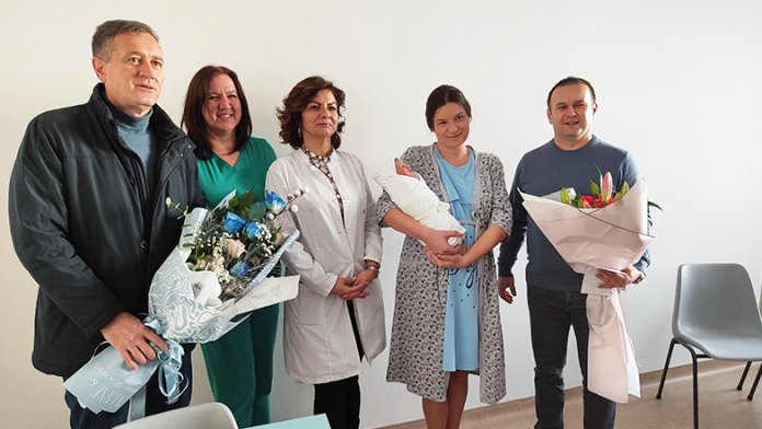 cosic-jugovic-darivali-prvorodjenu-bebu-24