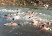 За Часни крст пливало 60 људи на Ћехотини и Бистрици