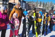 Дјеци подијељене скије и кациге