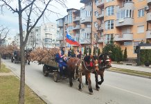 Улицама града прошла поворка са бадњацима