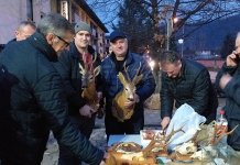 Вишковић са ловцима на „Божићном селу“