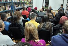 Промовисана збирка пјесама „Мртва кост“