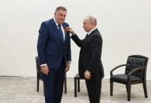 Путин уручио Додику Орден Александра Невског