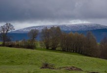Сутра облачно и хладно, послије подне падавине