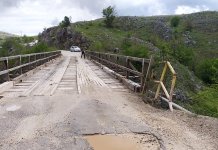 Мост на ријеци Татинац и даље опасан за саобраћај