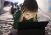 Израдити различите мјере заштите дјеце и омладине на интернету