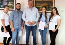 Потписани уговори о стипендирању са пет студената