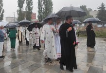 Због кише није одржана Спасовданска литија, вјерујући се окупили на тргу