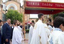 Кренула Спасовданска литија, учествује и предсједник Српске