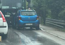 Једно лице повријеђено у судару аутобуса и путничког возила