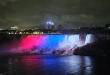 Нијагарини водопади засвијетлили у бојама тробојке