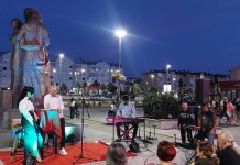 На Тргу Србије одржано музичко-поетско вече
