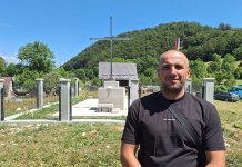 Освештан крст у селу Језеро на мјесту некадашњег манастира