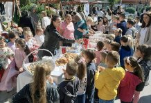 Јарке боје „Септембарског базара“ привукле бројне посјетиоце