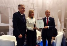 Повеља успјеха Матичној библиотеци Источно Сарајево за издање „Испод ратног кишобрана“