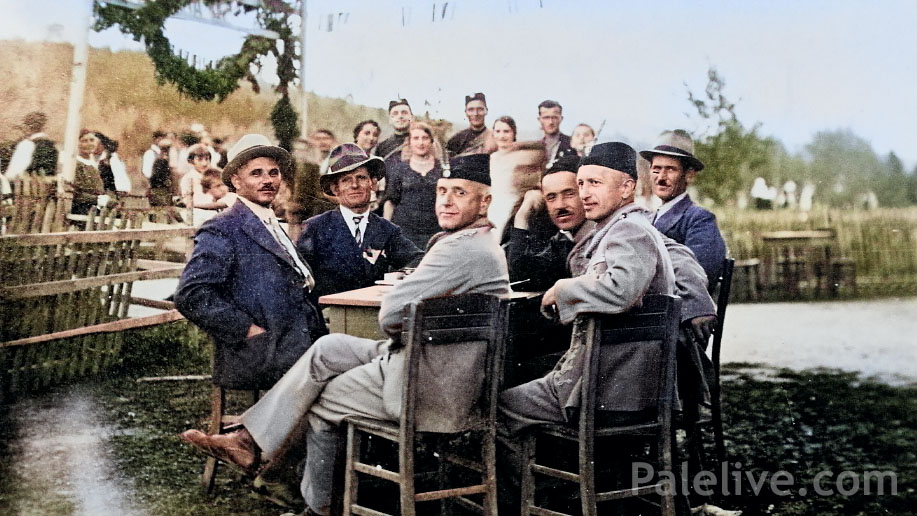 Војислав Бесаровић и Божидар Савић у одјелима и капама соколара - Пале 1934. године