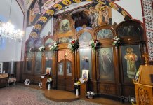 Распоред богослужења током божићних празника Није познато да ли је иконостас у цркви данас из периода градње храма, ни ти ко га је градио